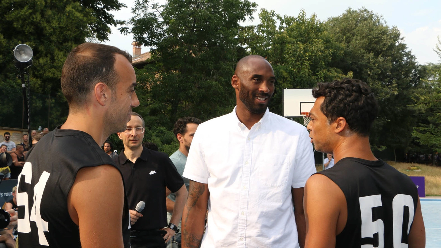 Kobe Bryant nella sua visita a Reggio nel 2016