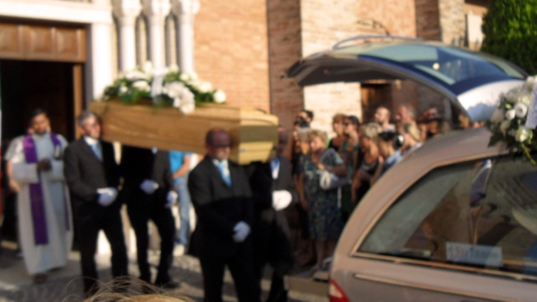 Il funerale di Niko Tirabasso (Foto Carassai)