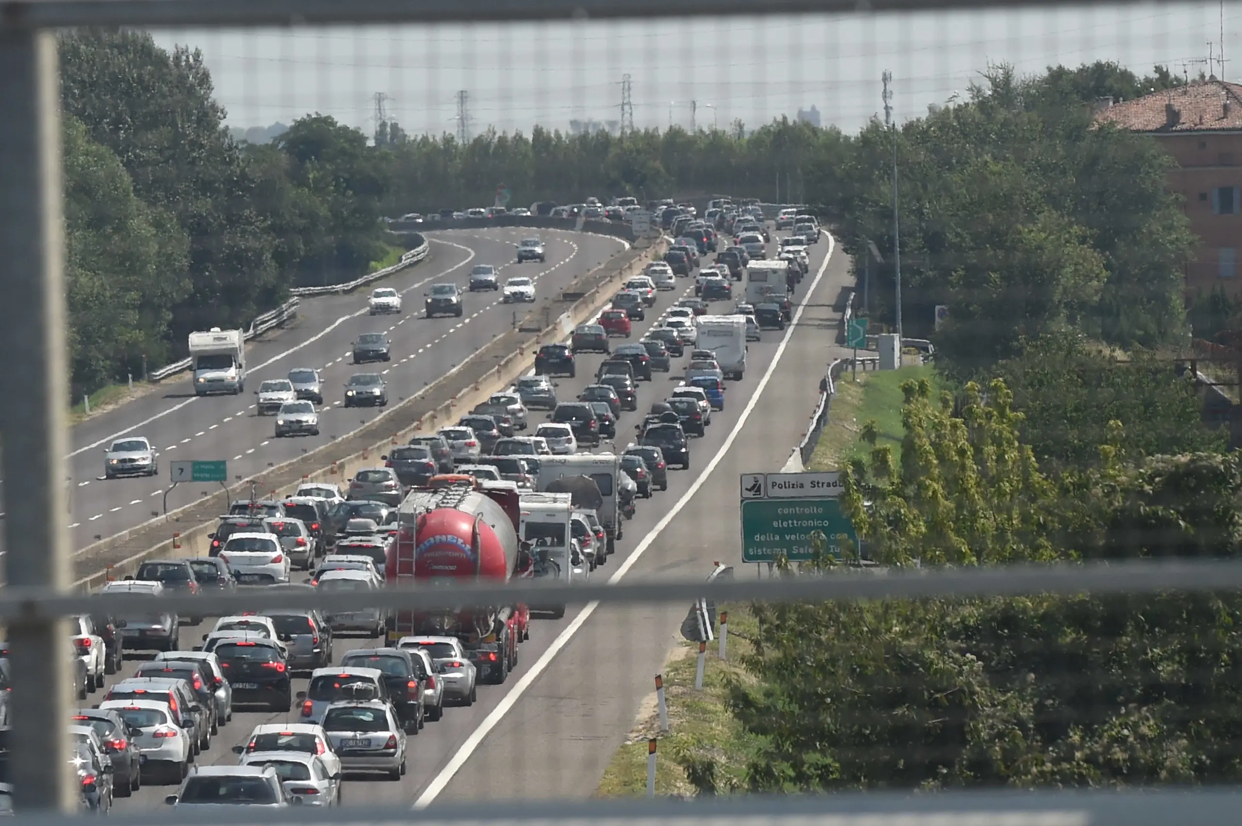 Bologna, traffico e code in autostrada per il ponte di Ferragosto