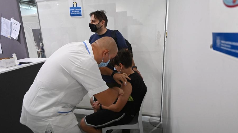 Vaccino senza prenotazione per chi ha tra 12 e 19 anni a Bologna (FotoSchicchi)