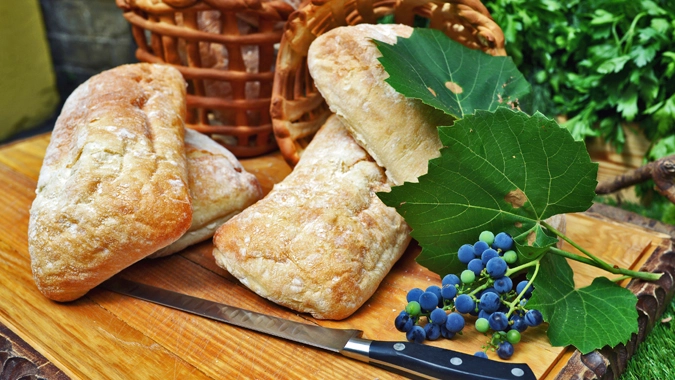 Il pane e il vino per celebrare la campagna di Maddalena