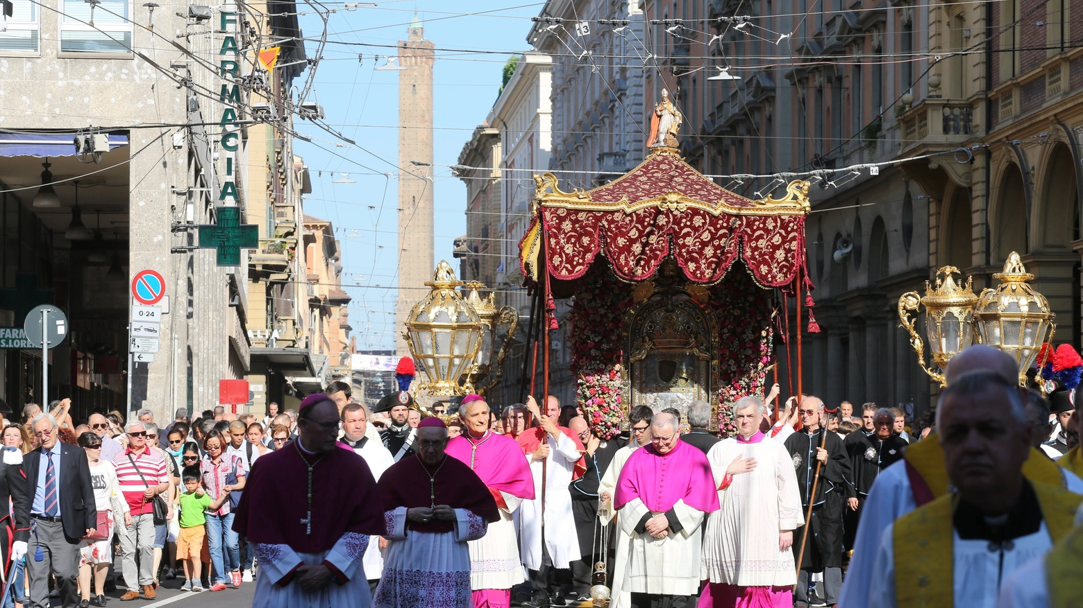 La processione che accompagna la Madonna a San Luca (Schicchi)