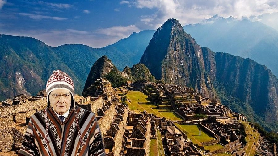 Fotomontaggio di Mattarella in fuga a Machu Picchu