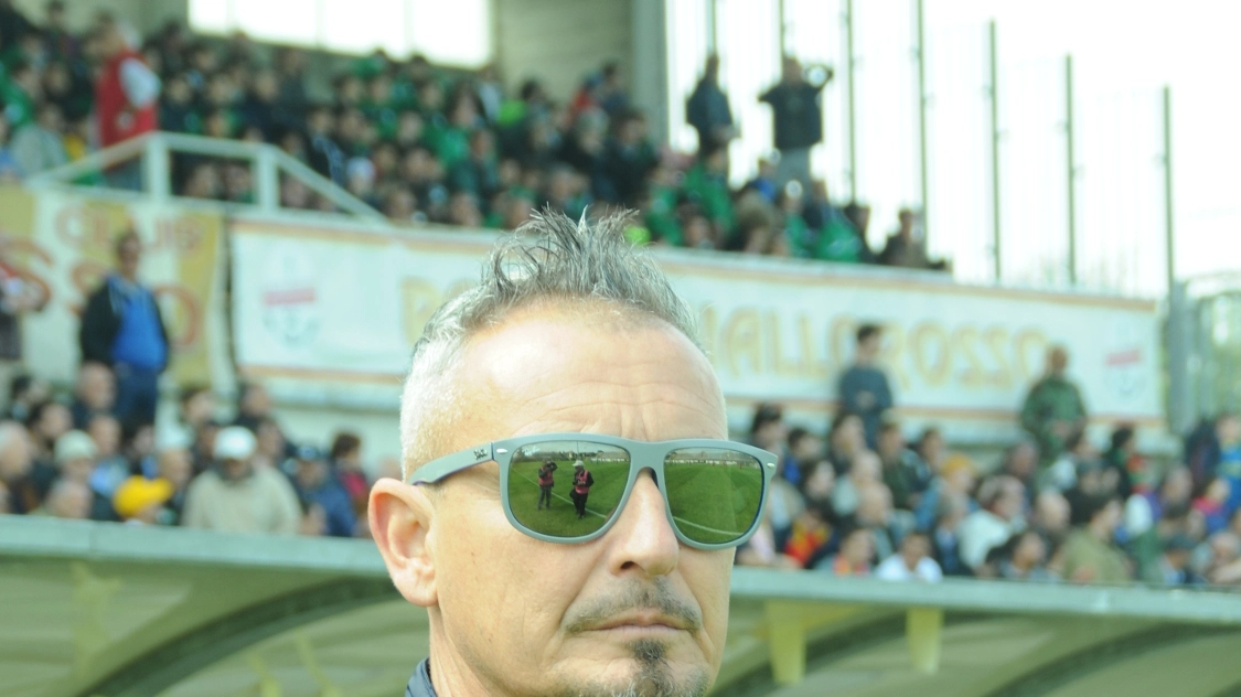 Mister Mauro Antonioli, confermato dopo la promozione dalla serie D