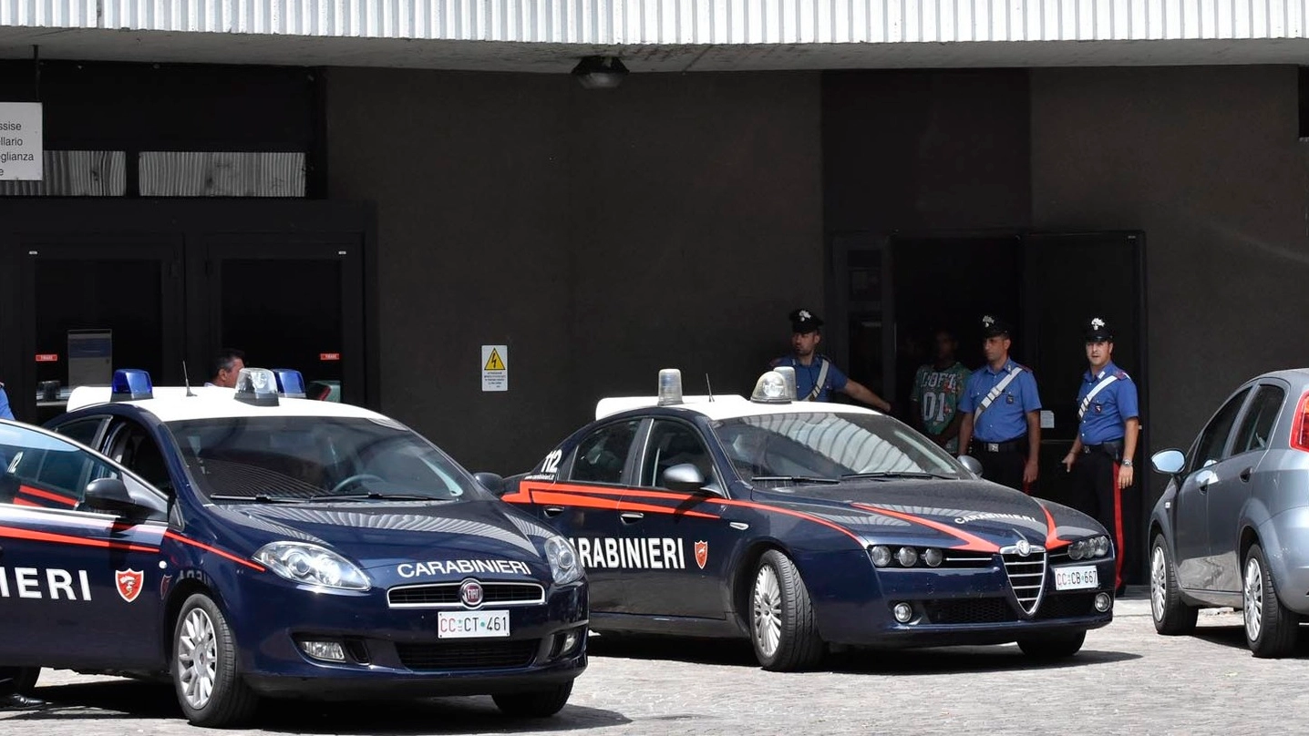I carabinieri hanno arrestato il 27enne che domani comparirà di nuovo davanti al giudice