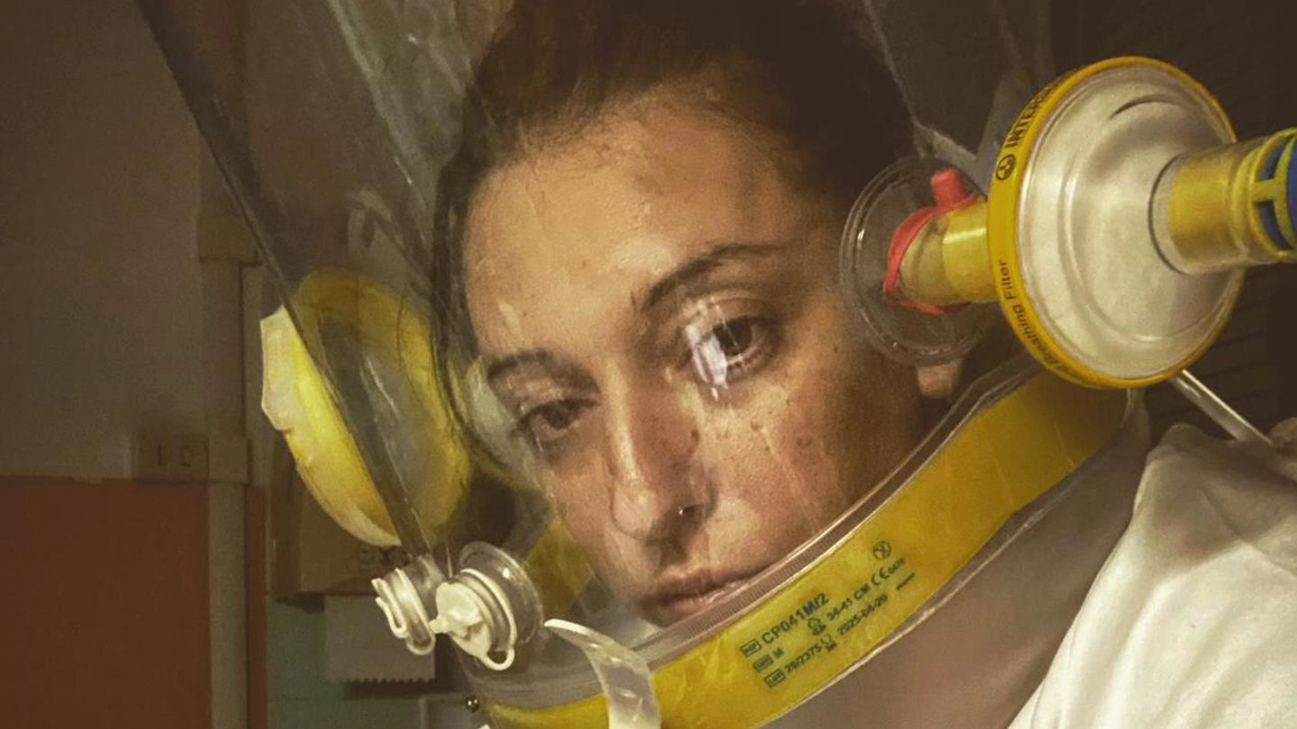 Clotilde Armellini, 37 anni, all’ospedale di Alessandria con il casco a ossigeno