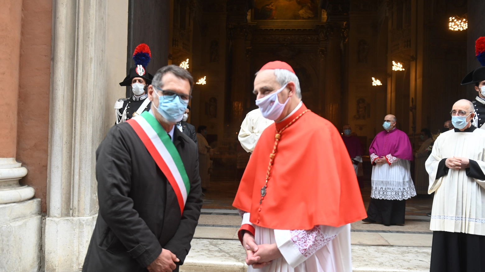 Il sindaco Merola con l'arcivescovo Zuppi alla Madonna di San Luca (Schicchi)