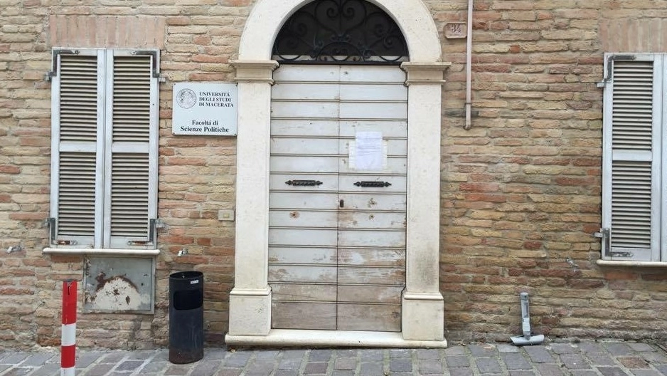 La sede distaccata di Scienze Politiche di Spinetoli, chiusa da oltre un mese
