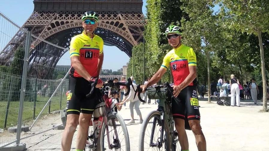 

In bicicletta da Cadelbosco Sopra a Parigi: l'avventura di Gianluca e Italo