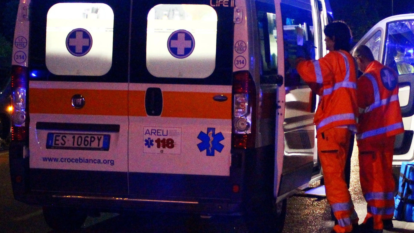 Sul posto per i soccorsi due ambulanze e  l’elisoccorso da Bologna