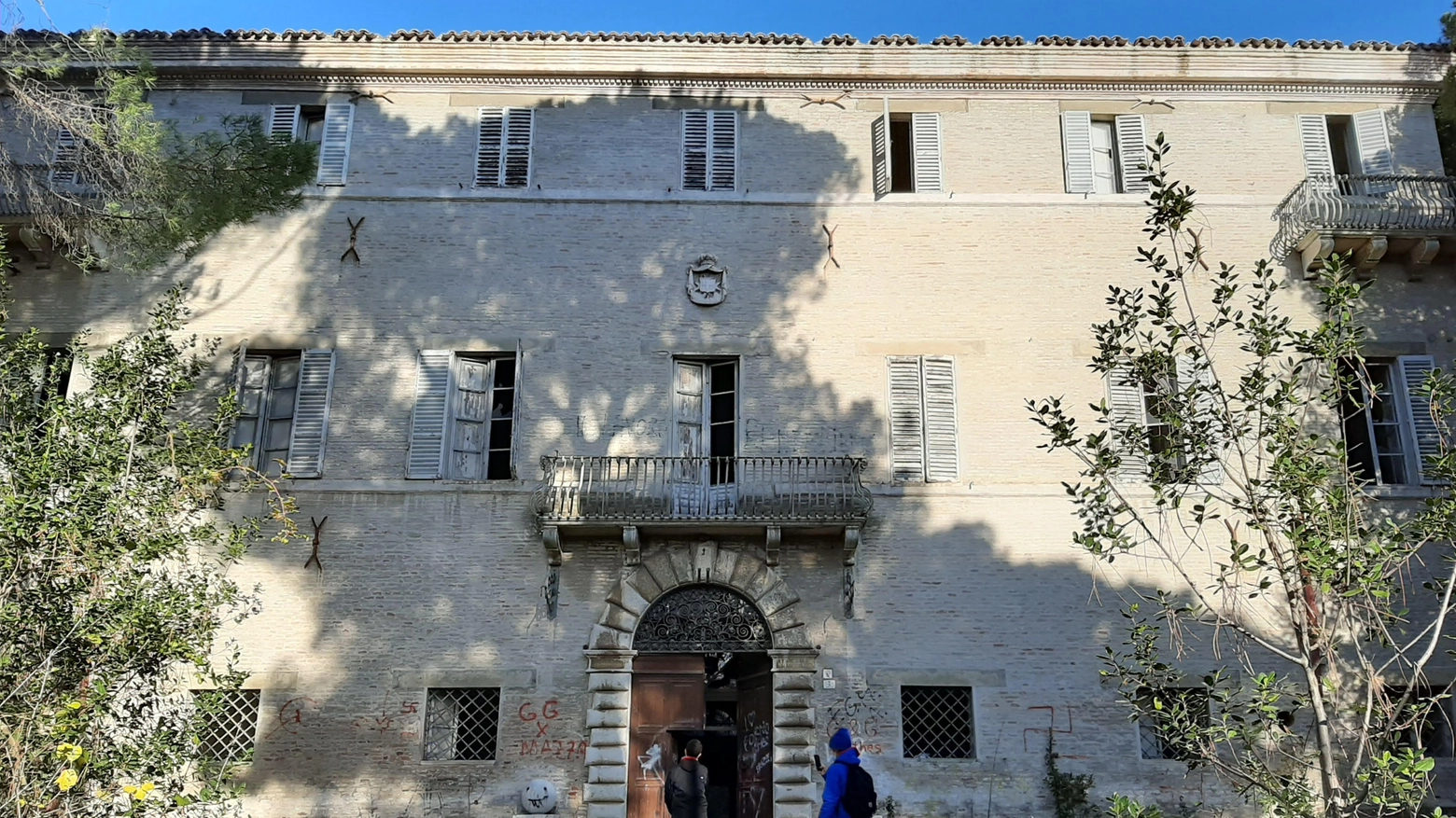 Villa Mastai di Bellegarde in mano ai vandali