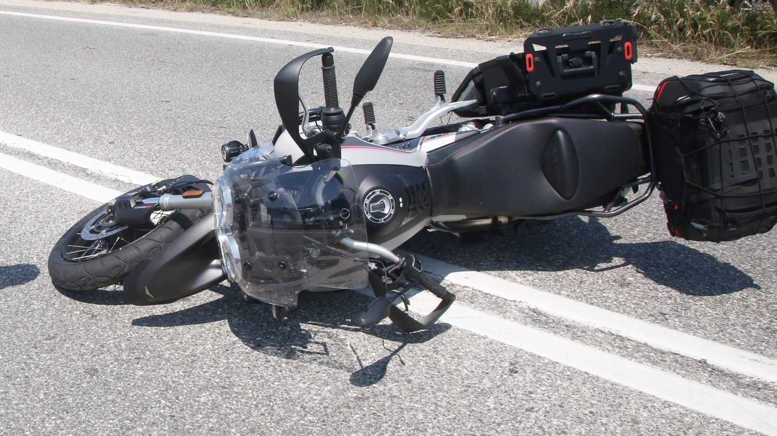 Incidente stradale con vittima un motociclista (immagine di repertorio)
