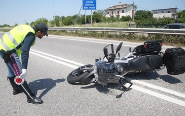 Motociclista morto a Marano Vicentino: 19enne indagato per omicidio stradale