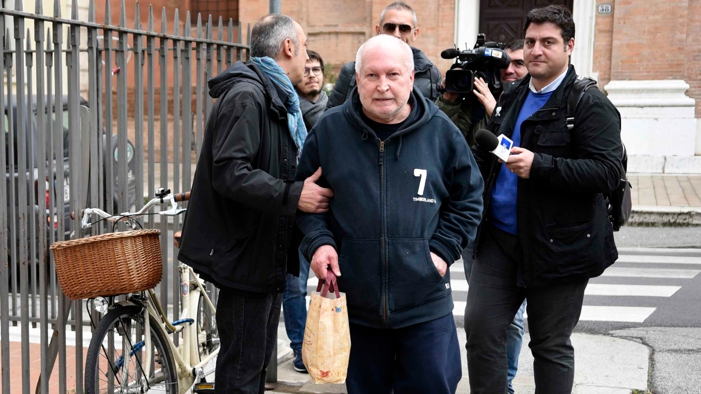 L’indagato Carlo Selvatico all’uscita dal tribunale (foto BP)