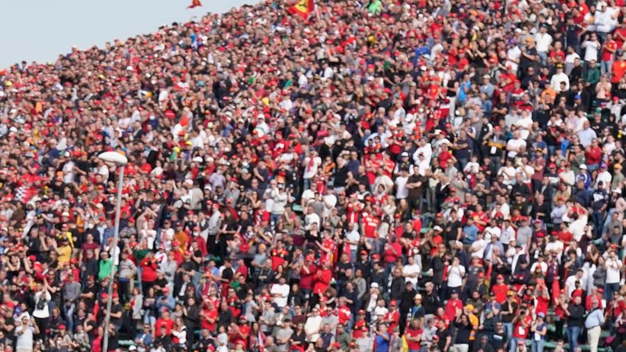 Le tribune piene durante il week end del Gran Premio dello scorso aprile 