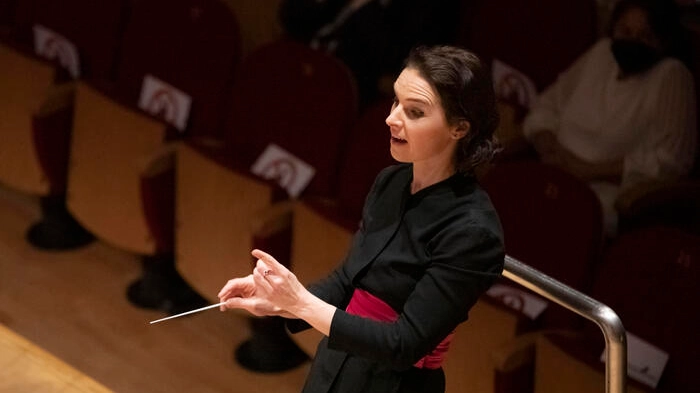 Oksana Lyniv sul podio dell’Orchestra del Teatro Comunale di Bologna
