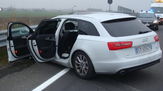 L’Audi rubata abbandonata dal suo autista a Medicina (foto dei carabinieri)