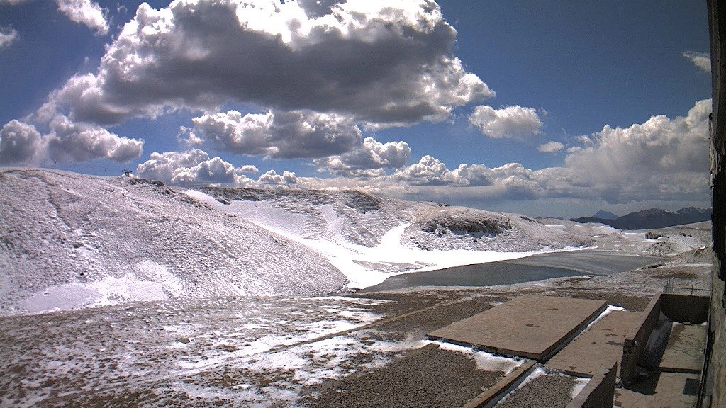 Un'immagine del lago ripresa dalla webcam rubata, era il 19 aprile