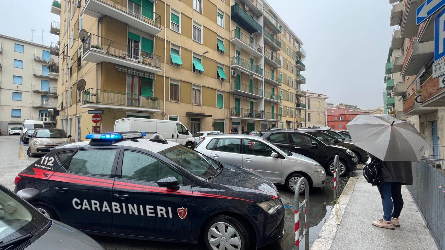 Carabinieri in via Severini a Macerata