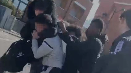 Il video di un recente pestaggio compiuto dalla baby gang a San Lazzaro