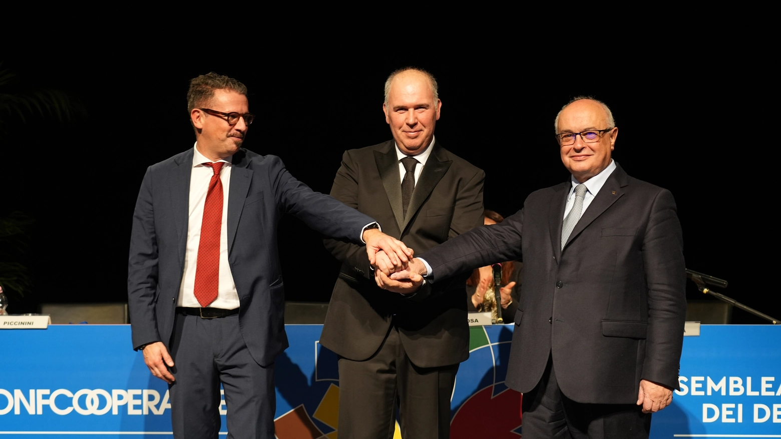 I vicepresidenti Piccinini e Ravaglia e, al centro, il presidente Caramaschi
