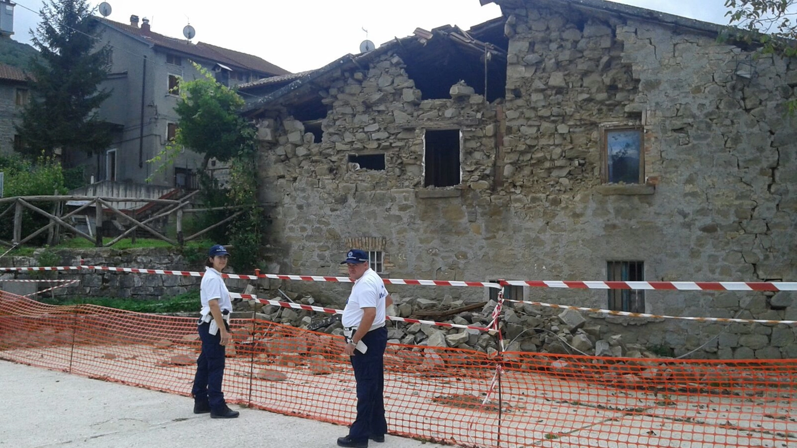 I due agenti imolesi a Montegallo (Ascoli Piceno)