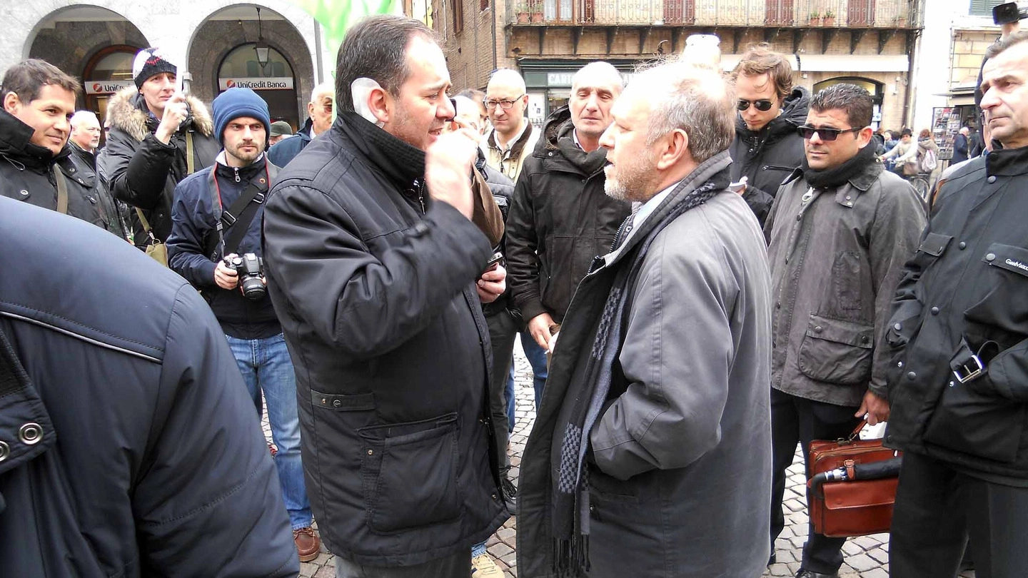 Il sindaco in piazza Savonarola durante la manifestazione del Coisp del 2013