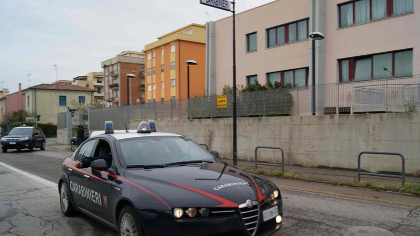 Sesso in strada a San Giovanni, intervengono i carabinieri (foto archivio Petrelli)