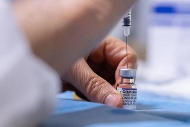 Vaccini bivalenti Covid, cosa sono e per chi sono raccomandati