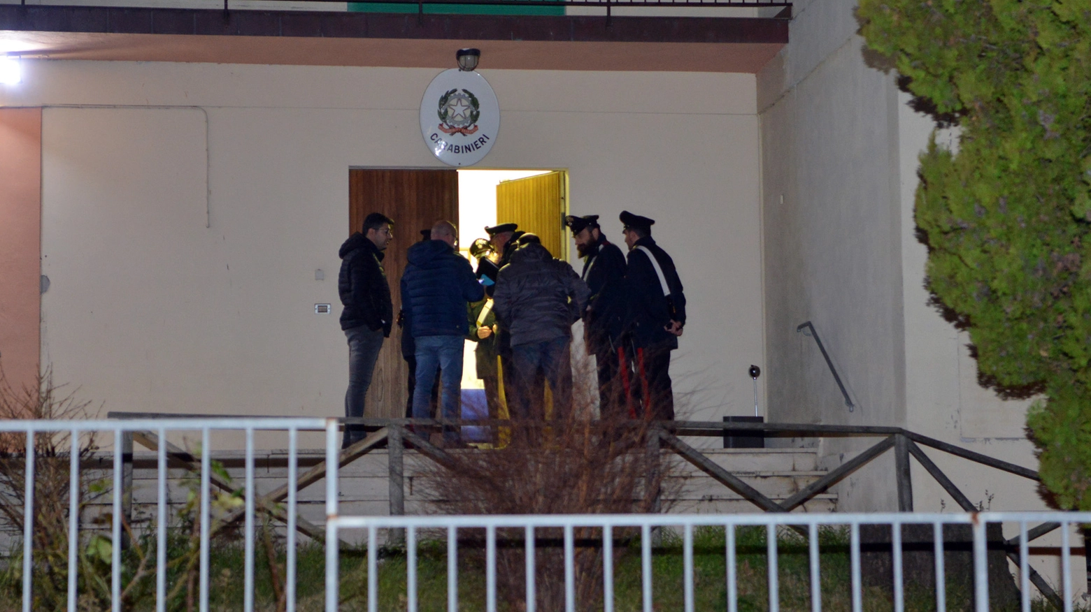 La caserma dei carabinieri dove il padre è stato interrogato (foto Binci)