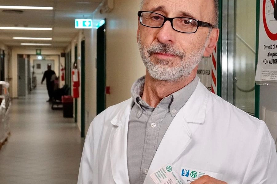Il professor Gian Maria Rossolini, direttore del Laboratorio di virologia e microbiologia 
