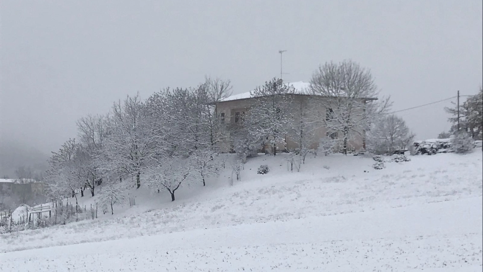 Neve al confine tra Bologna e Modena