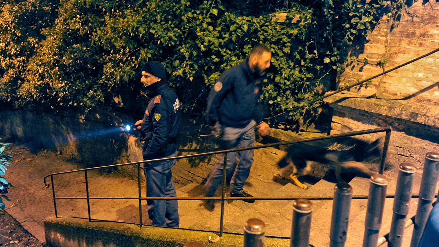 I controlli della polizia al parco di Fontescodella (foto Calavita)