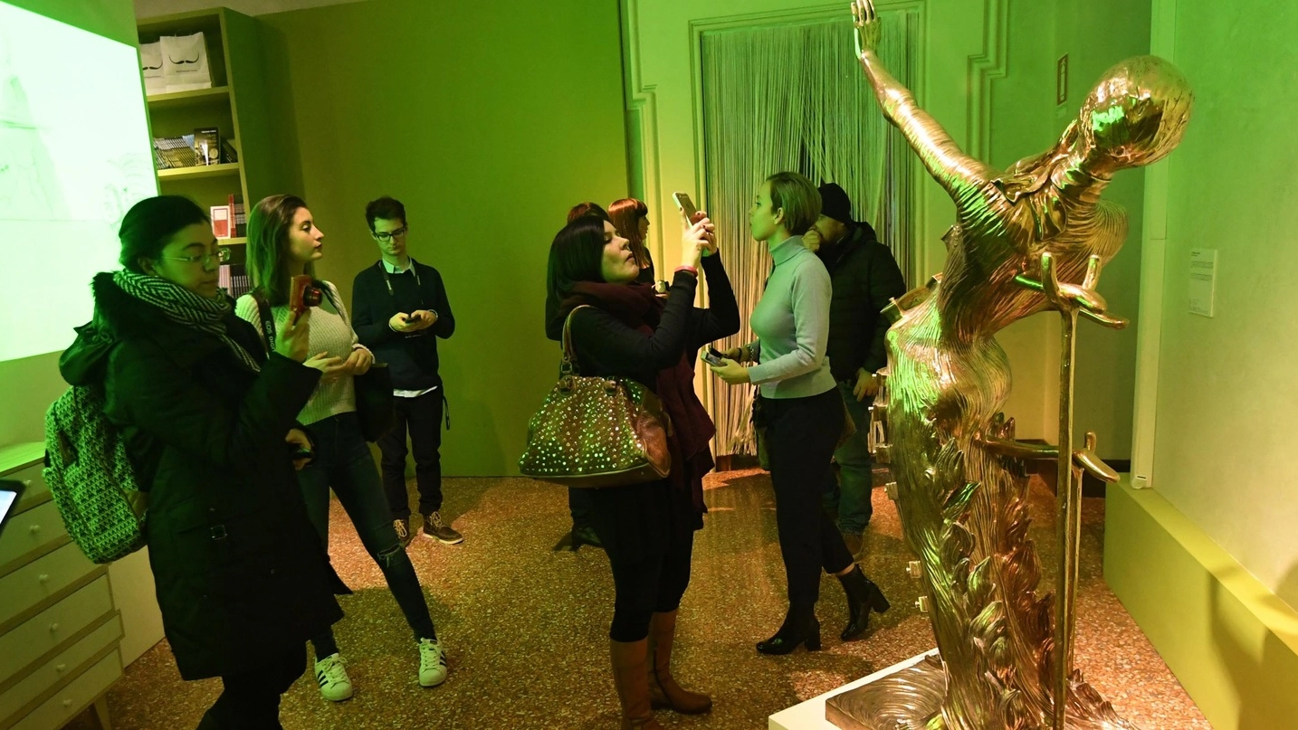 La mostra ‘Dalì experience’ a Palazzo Belloni