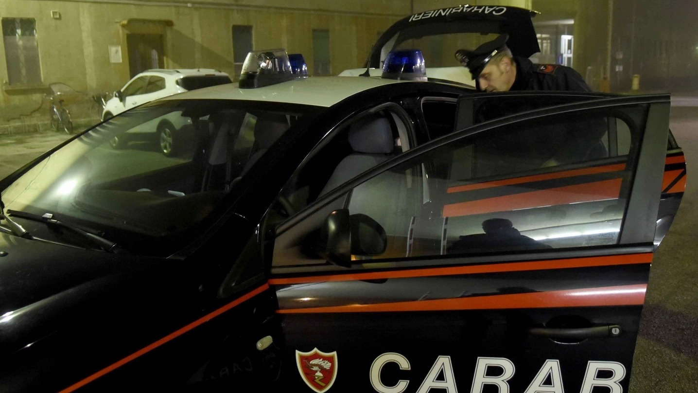 Sul posto i carabinieri (foto archivio Businesspress)