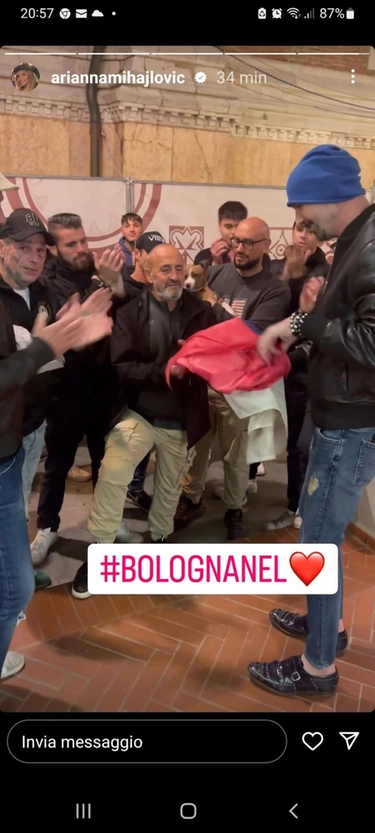 Bologna Fc, i tifosi regalano a Sinisa Mihajlovic la bandiera serba