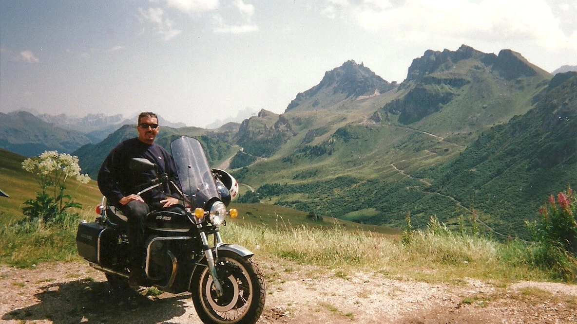 Carlo Plozner e la sua inseparabile moto