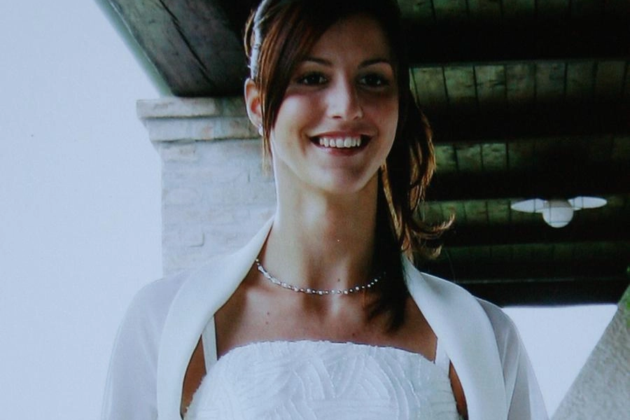 Giulia Galiotto nel giorno del suo matrimonio. In alto la mamma Giovanna Ferrari