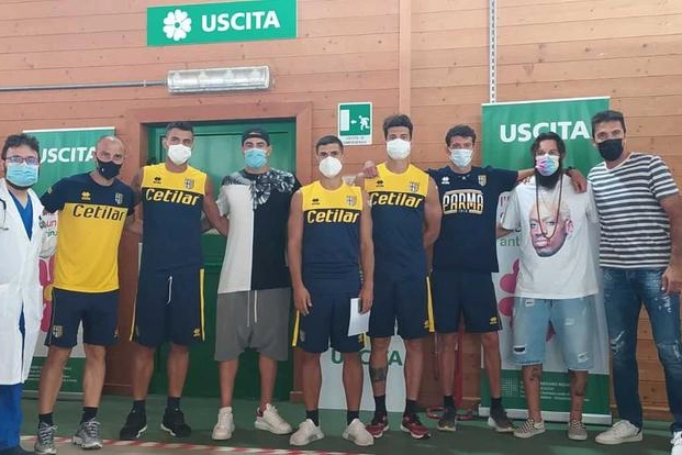 I giocatori del Parma Calcio al centro vaccinale di Moletolo (Parma)