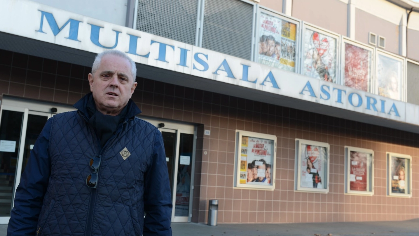 Francesco Romanelli, presidente della coop Saffi, davanti al cinema Astoria