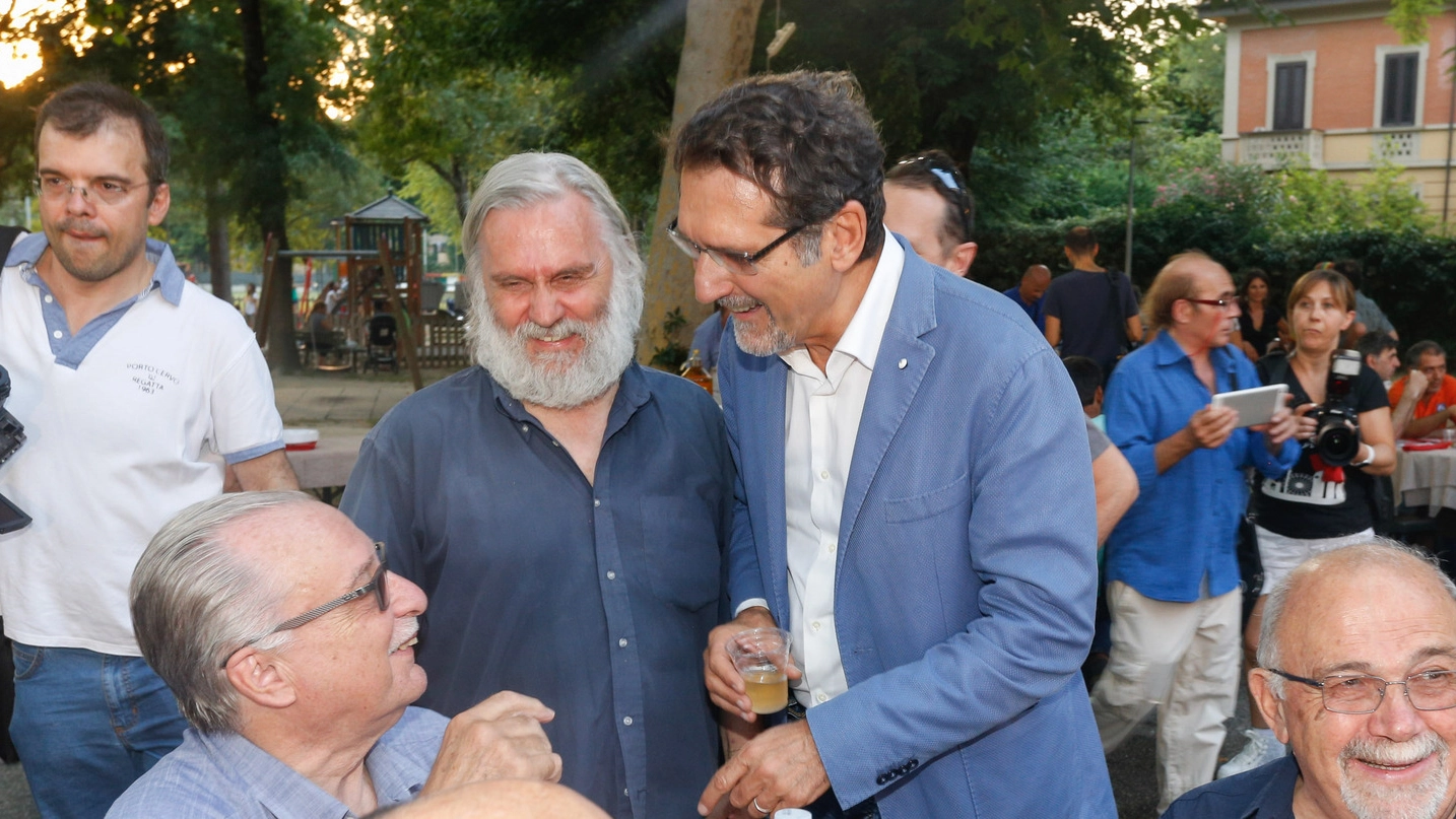 Roberto Morgantini con il sindaco Virginio Merola in un’iniziativa per le cucine popolari (foto Schicchi)