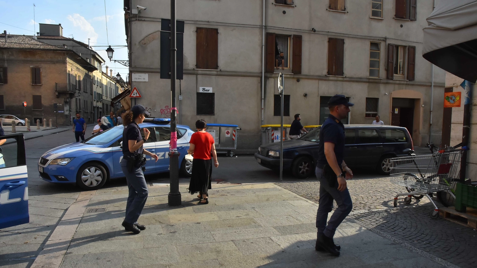 L'angolo di via Roma dove è avvenuto l'accoltellamento (foto Artioli)