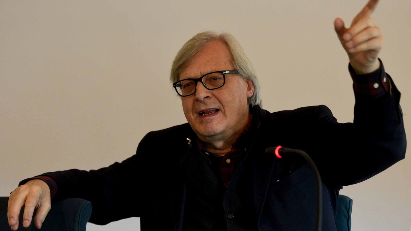 Il deputato di ‘Rinascimento’ Vittorio Sgarbi durante la conferenza stampa su Palazzo Massari 