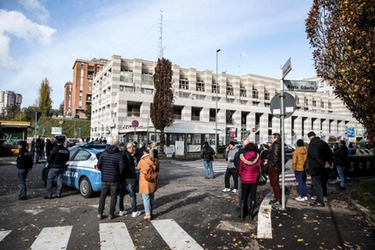 La sparatoria a Roma: come è scaturita la strage in condominio. Gli attimi del terrore