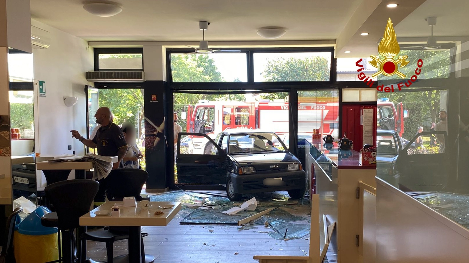 Un incidente avvenuto nella mattina, mentre nel locale c’erano molti clienti. Tempestivo gli interventi dei soccorsi