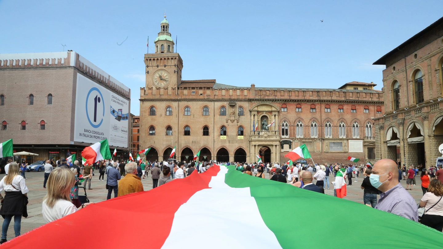 Bologna, il tricolore per il 2 giugno del centrodestra (FotoSchicchi)