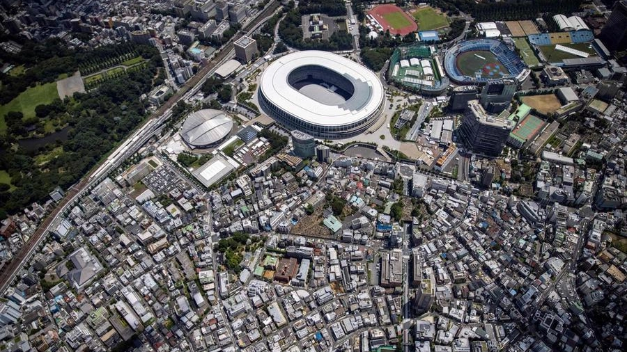 Tokyo, al vista dall'alto dello Stadio olimpico (Ansa)