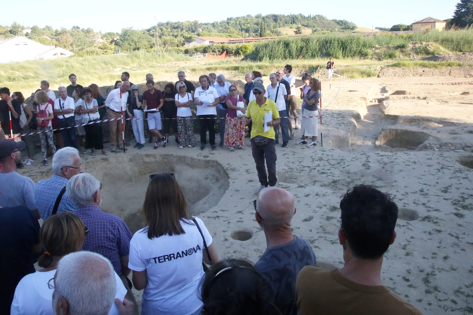 Folla per la vista alle scoperte archeologiche a Cesena (foto Ravaglia)