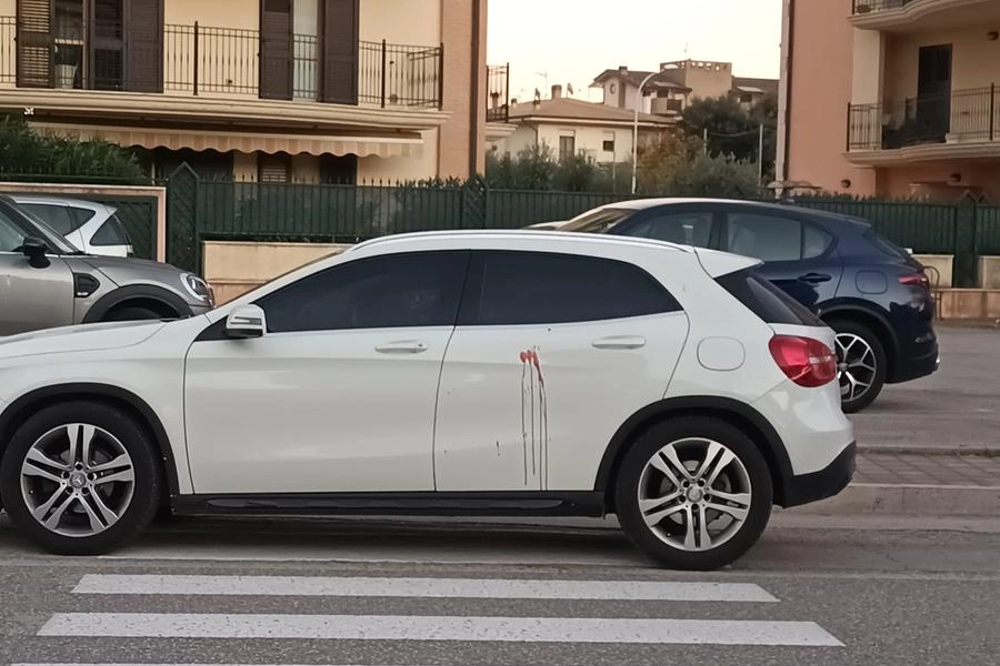 Accoltellamento a San Benedetto: l'auto insanguinata