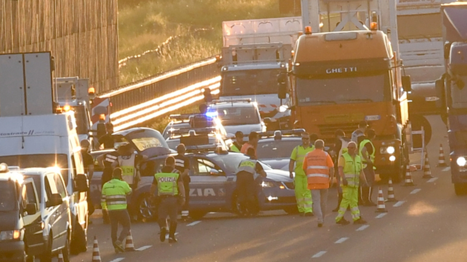 L'incidente sull'A1 all'altezza di Crespellano (Foto Schicchi)